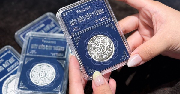 Giá bạc hôm nay neo cao trên 74 triệu đồng/kg