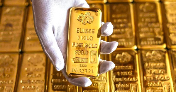 Giá vàng lên mức gần 160 triệu đồng/lượng, chuyên gia dự báo kịch bản 