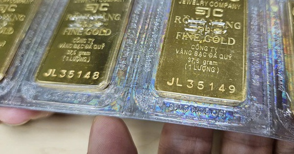 Sáng 19-1, giá vàng miếng SJC lần đầu chạm mốc 165 triệu đồng/lượng