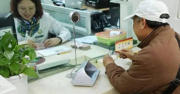 Khách hàng gửi tiết kiệm 7,8 tỷ đồng nhưng tài khoản bị đóng băng: Hơn 1 năm vẫn chưa đòi được tiền!